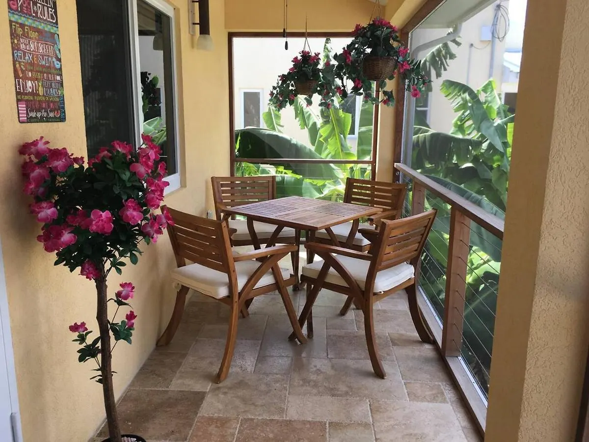 Villa Just Chillin In Little Cayman Head of Bay Islas Caimán